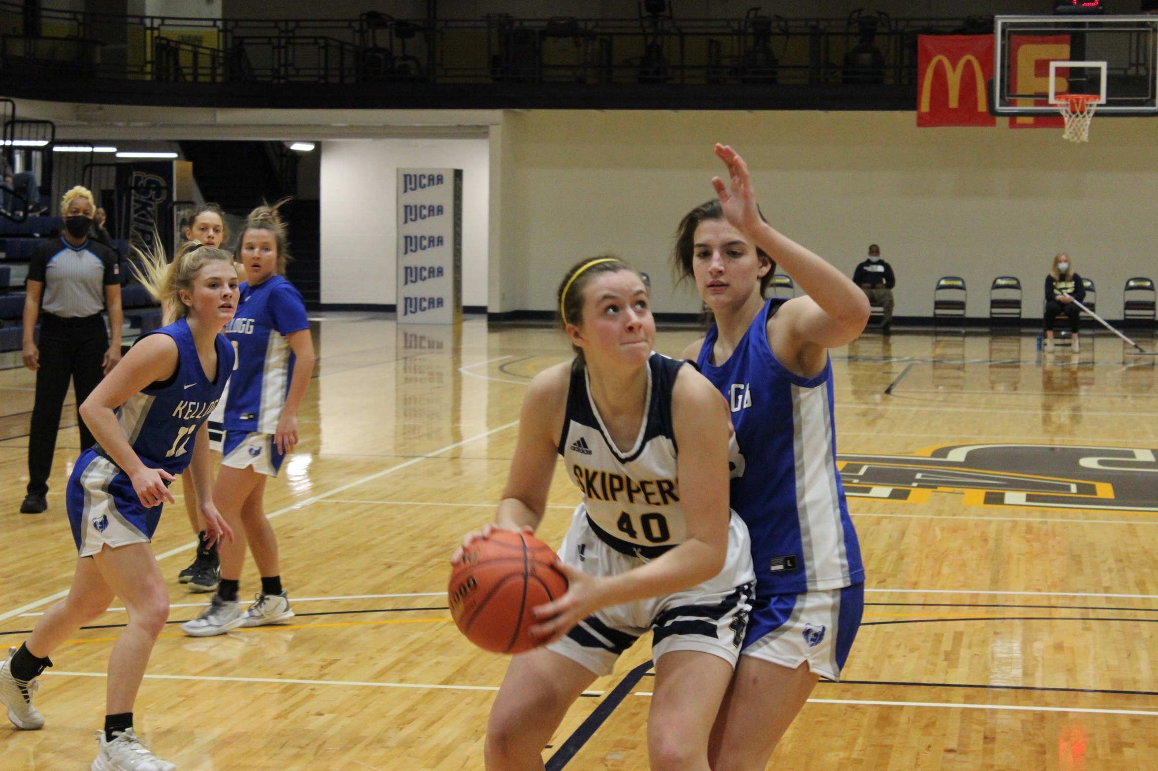 Annaliese Lamontagne during game vs. Kellogg CC, 11-19-21