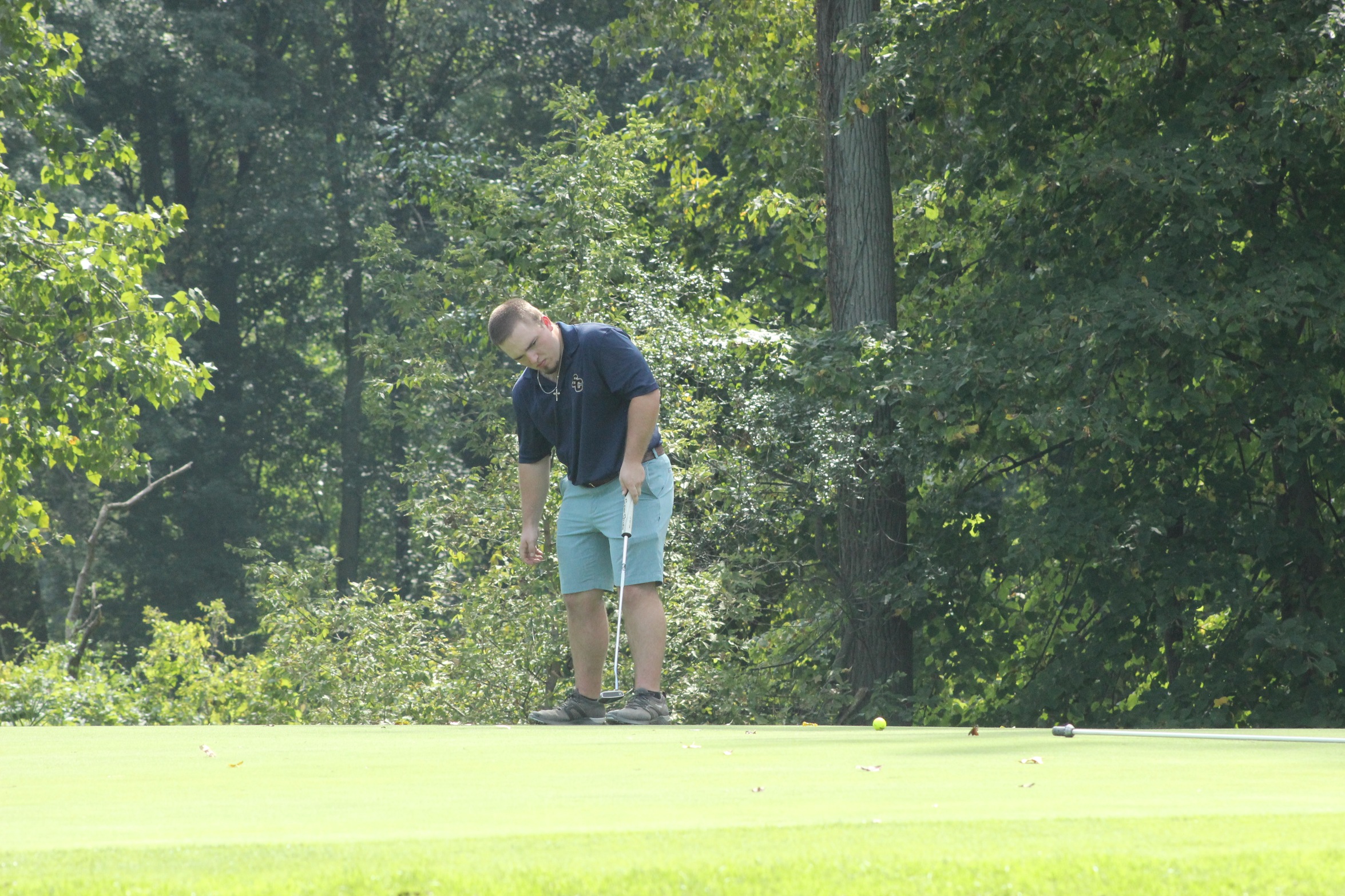 SC4 golfer putting